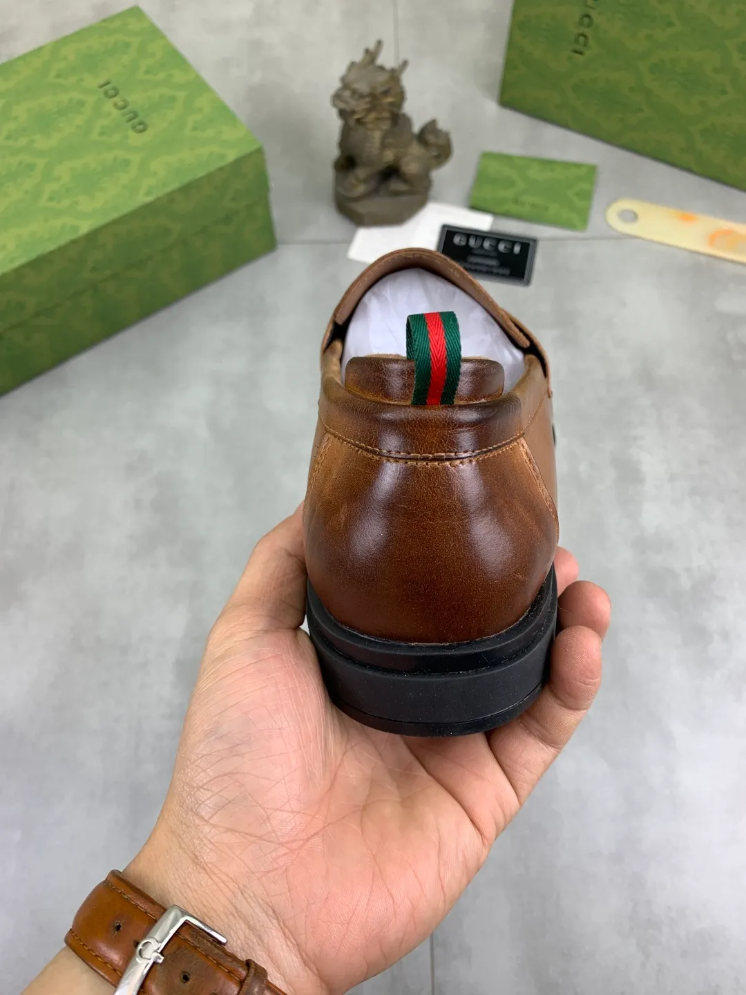 Men's shoes💰P500💰【New model, soft and comfortable Gucci classic business leather shoes hot selection (Gucci) official website latest Gucci business leather shoes, hot style 💥 simple and elegant style, exclusive for trendy men. Unique official website latest brand original double G embossed elements 👑 Gucci original decoration, fashionable and generous, the fabric is original calfskin ✅ Fully imported first-layer pigskin lining, the official website specifies wear-resistant, rubber business outsole, the classic model is taken in kind at the counter 🎬38-44 (customized at 45) black Brown optional